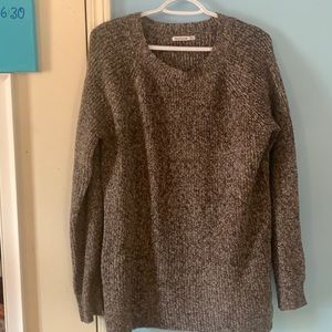 PINK CLOVER

Brynn Side Button Detail Pullover